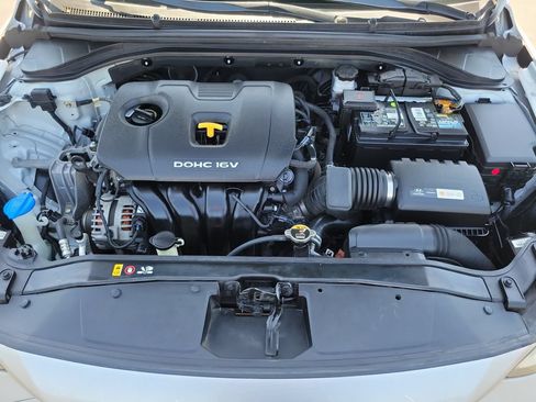 Used 2017 Hyundai Elantra SE FWD image 27