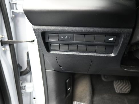 Used 2023 Mitsubishi Outlander SE image 37