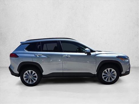 Used 2022 Toyota Corolla Cross LE image 4