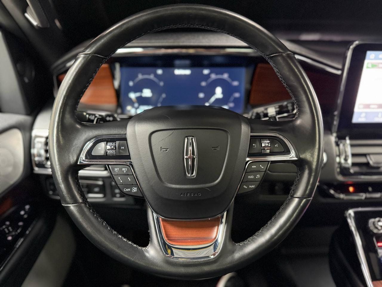 Used 2020 Lincoln Navigator Reserve w/ Luxury Package AWD/4WD image 17