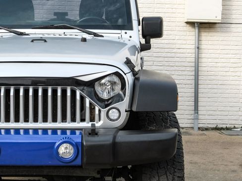 Used 2011 Jeep Wrangler Unlimited Sport image 40