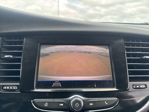 Used 2022 Buick Encore Preferred image 39