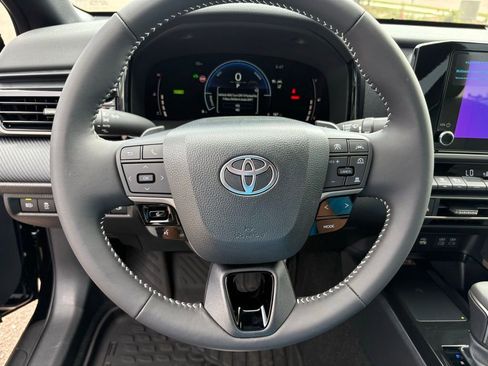 Used 2025 Toyota Camry SE image 22