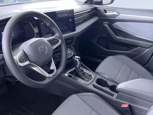 Used 2025 Volkswagen Jetta SE w/ Sunroof Package image 28