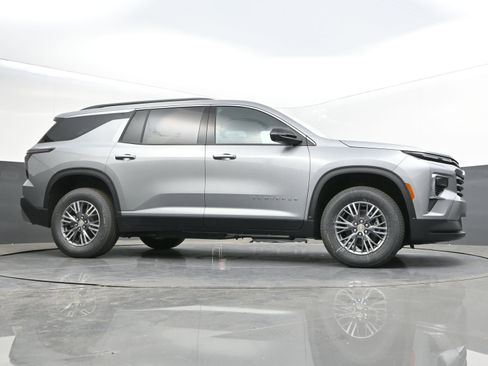 New 2026 Chevrolet Traverse LT w/ Driver Confidence Package AWD/4WD image 42