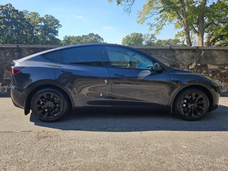Used 2024 Tesla Model Y 2WD image 10