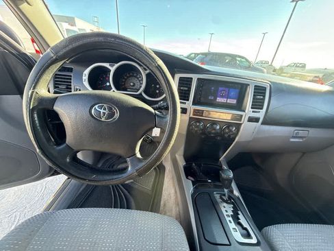 Used 2005 Toyota 4Runner SR5 w/ Preferred Accessory Pkg RWD image 10