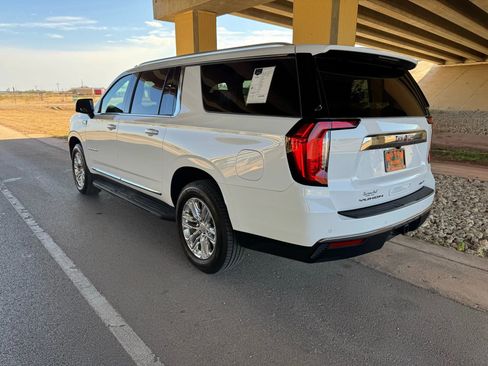 Used 2021 GMC Yukon XL SLT w/ Rear Media and Nav Package image 5