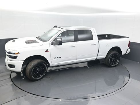 New 2025 RAM 2500 Laramie AWD/4WD image 43