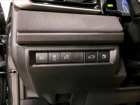 Used 2025 Toyota Camry LE AWD/4WD image 34