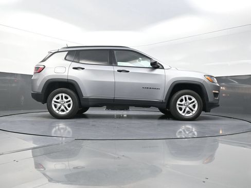 Used 2018 Jeep Compass Sport AWD/4WD image 28