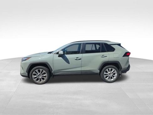 Used 2023 Toyota RAV4 XLE Premium image 5