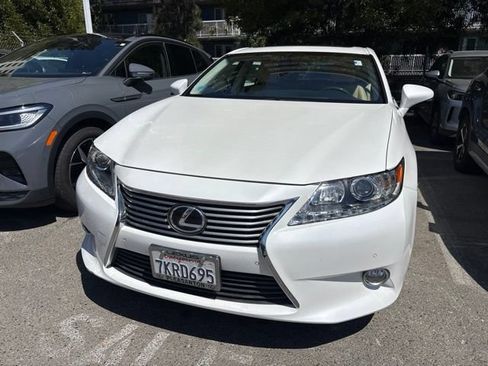 Used 2015 Lexus ES 350 w/ Premium Package FWD image 2