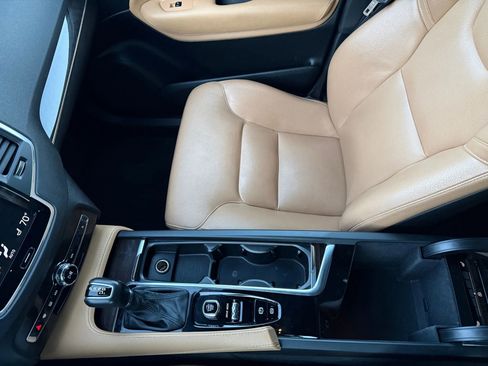 Used 2019 Volvo XC90 T6 Momentum AWD/4WD image 25