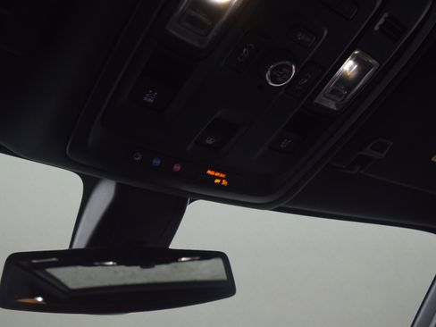 Used 2021 Chevrolet Tahoe Z71 w/ Z71 Signature Package image 22