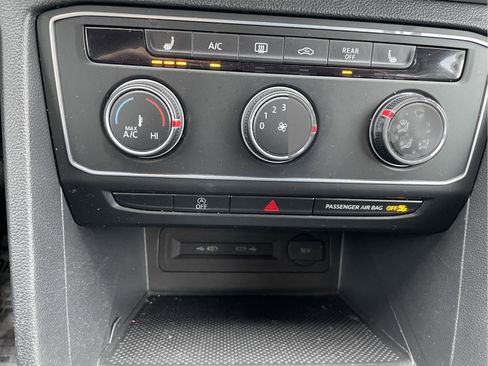 Used 2023 Volkswagen Atlas SE image 32