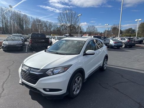 Used 2017 Honda HR-V EX image 3