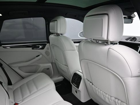 Certified 2026 Porsche Macan S image 7