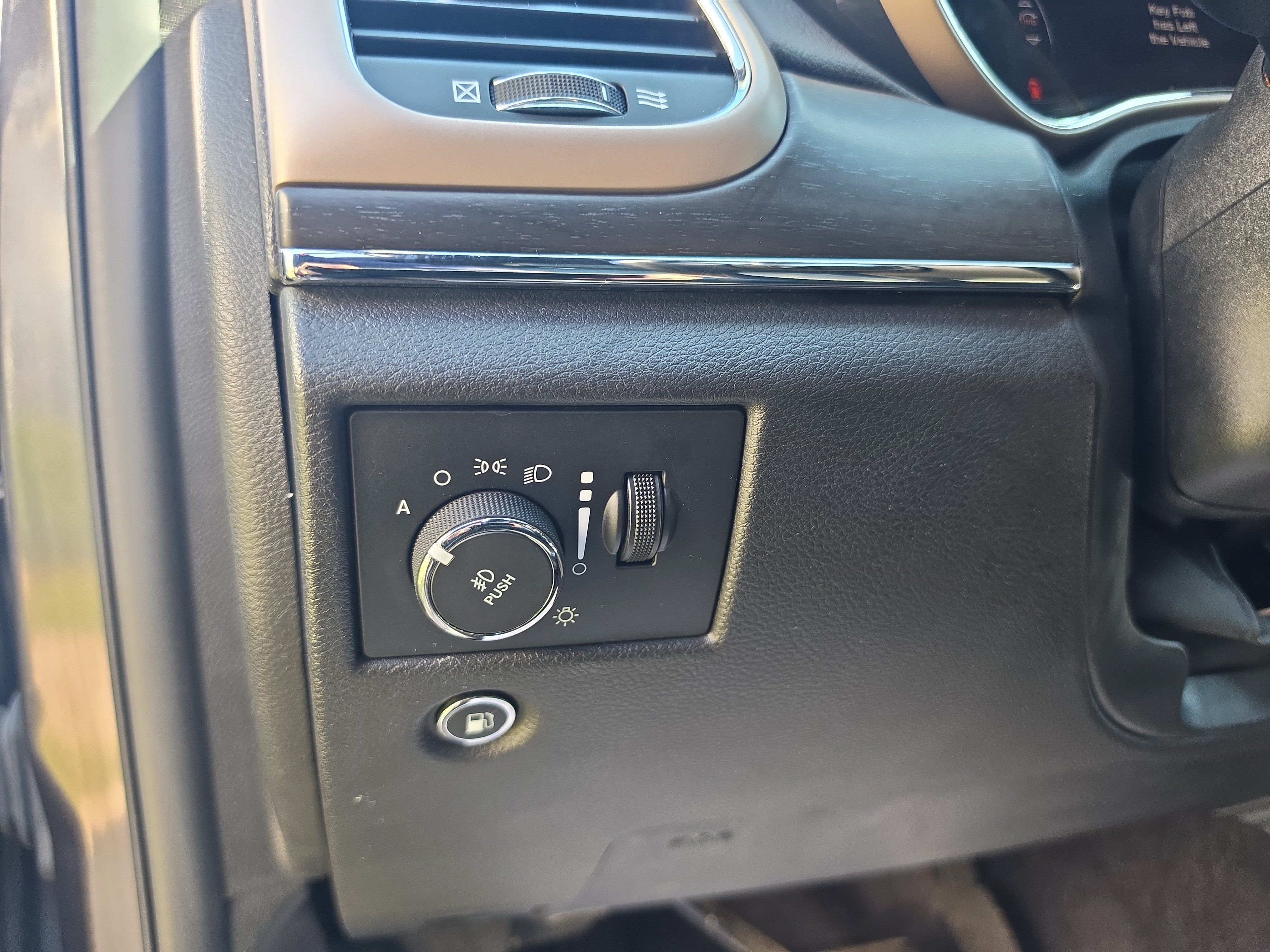 Used 2017 Jeep Grand Cherokee Limited AWD/4WD image 19