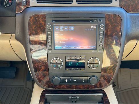 Used 2013 GMC Yukon XL Denali image 26