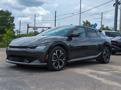Certified 2022 Kia EV6 Wind w/ Wind Technology Package AWD/4WD image 2