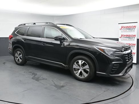 Used 2023 Subaru Ascent Premium AWD/4WD image 2