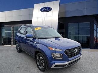 Used 2023 Hyundai Venue SEL video 1