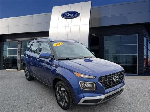 Used 2023 Hyundai Venue SEL image 1