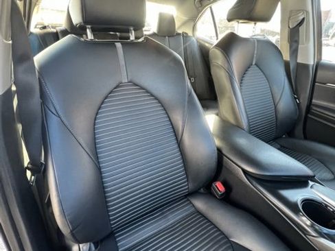 Used 2018 Toyota Camry L image 24