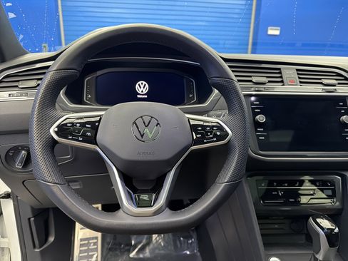 Used 2024 Volkswagen Tiguan SEL R-Line image 14