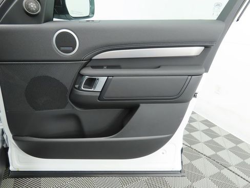 Used 2024 Land Rover Discovery Dynamic SE image 25