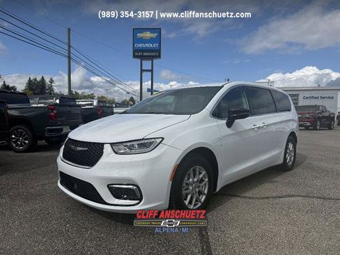 Used 2024 Chrysler Pacifica Touring-L FWD image 1