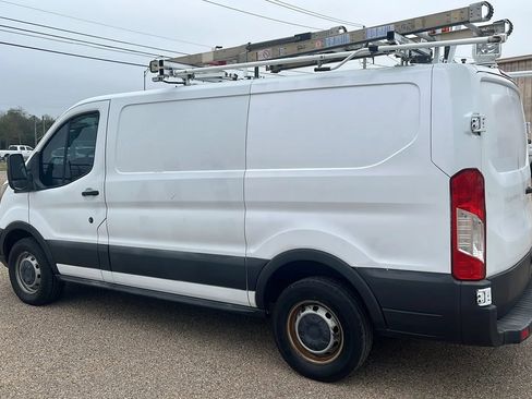 Used 2015 Ford Transit 250 130 Low Roof RWD image 2