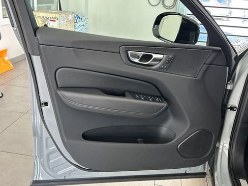 Certified 2025 Volvo XC60 B5 Plus image 9