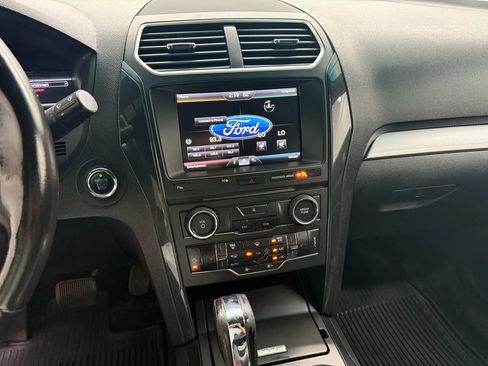 Used 2016 Ford Explorer XLT w/ Equipment Group 202A image 26