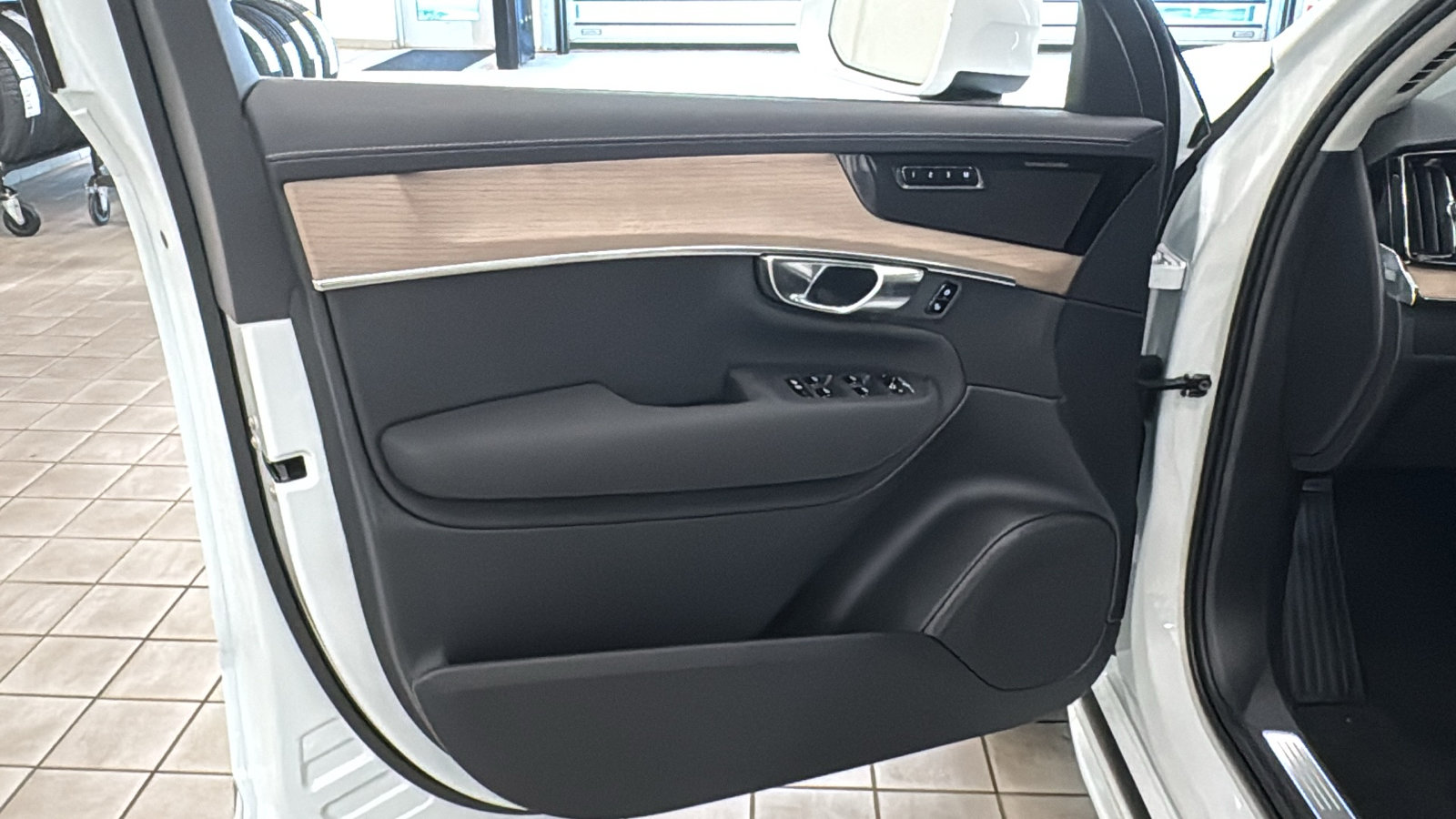 New 2026 Volvo XC90 T8 Plus w/ Protection Package Premier AWD/4WD image 21