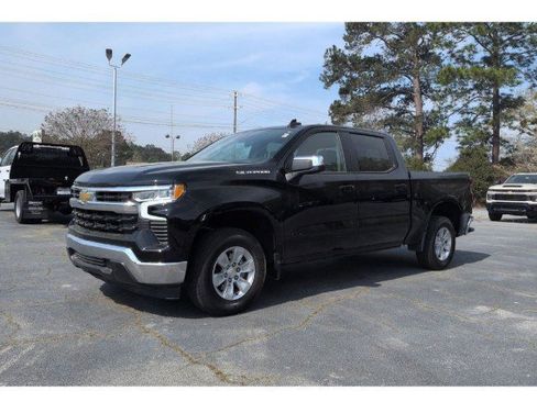 Used 2025 Chevrolet Silverado 1500 LT RWD image 1