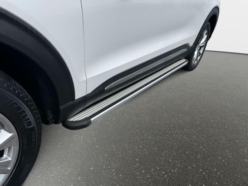 Used 2021 Ford Explorer Limited w/ Equipment Group 301A AWD/4WD image 19