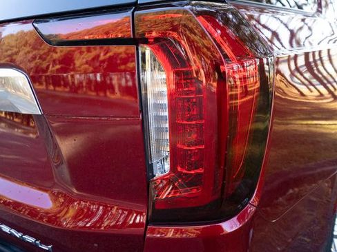 Used 2021 GMC Yukon Denali w/ Denali Premium Package image 38