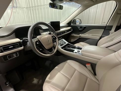 Used 2023 Lincoln Aviator 2WD image 9