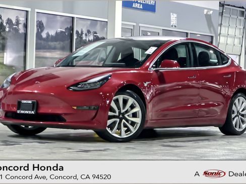 Used 2018 Tesla Model 3 Long Range image 1