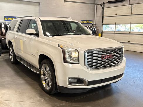 Used 2016 GMC Yukon XL SLT RWD image 3