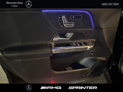 New 2025 Mercedes-Benz GLB 250 image 11