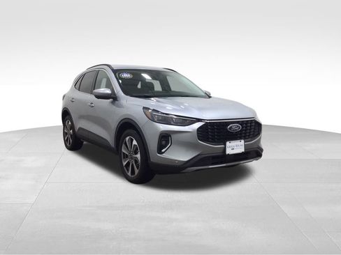 Used 2023 Ford Escape Platinum image 5