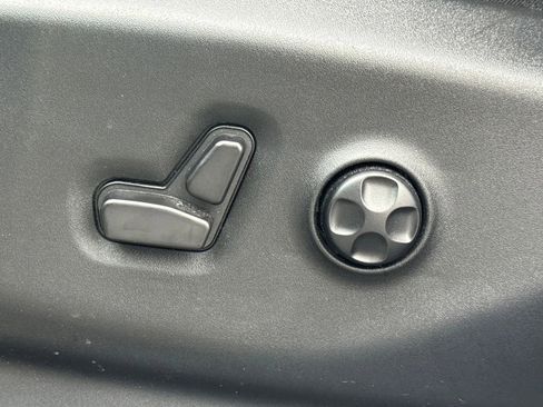 Used 2024 Chrysler Pacifica Limited w/ S Appearance Package image 32