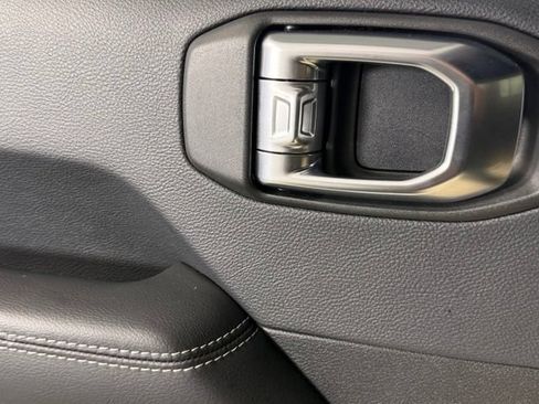 Used 2018 Jeep Wrangler Unlimited Sahara AWD/4WD image 24