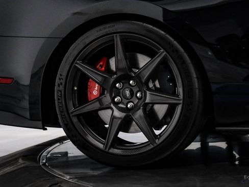 Used 2020 Ford Mustang Shelby GT500 w/ Carbon Fiber Track Pack image 60