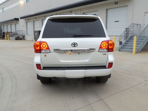 Used 2013 Toyota Land Cruiser image 35