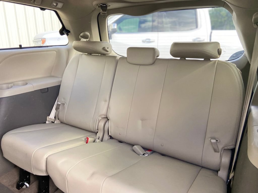Used 2014 Toyota Sienna XLE FWD image 23