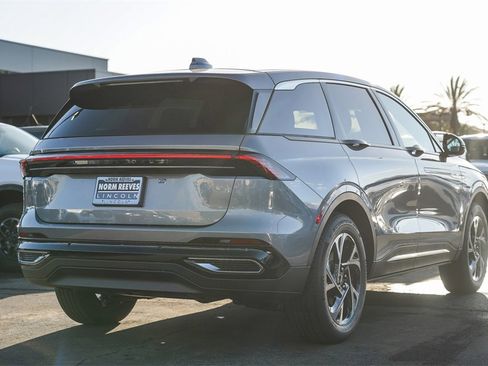 Used 2025 Lincoln Nautilus Premier w/ Equipment Group 102A image 8